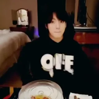 🍣 emoji ‌‌‌◞  Sushi    𖤐   @tnollx Telegram sticker 7 of 25
