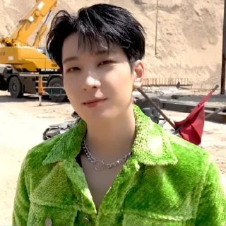 🌵 emoji @STIKERSVT : SEVENTEEN ‘HOT’ M/V BEHIND THE SCENES Telegram sticker 4 of 57