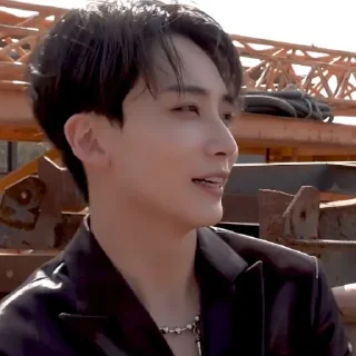 🌵 emoji @STIKERSVT : SEVENTEEN ‘HOT’ M/V BEHIND THE SCENES Telegram sticker 12 of 57