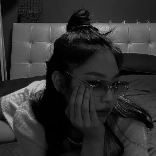 Sticker from — Jennie dark by @sxxayy