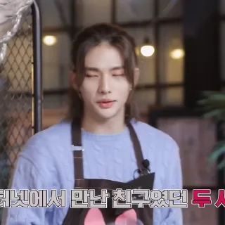 Sticker from 𝗛𝘆𝘂𝗻𝗷𝗶𝗻 . @HyunjinGifz