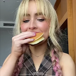 ❤️ emoji sabrina carpenter by @gifsabrina. Telegram sticker 7 of 76