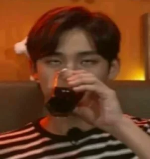 🤡 emoji 𝕸𝖆𝖓𝖚 as Mingyu de bolso. Telegram sticker 21 of 22