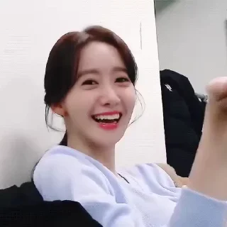 🦜 emoji Yoona by @aratickers Telegram sticker 12 of 41