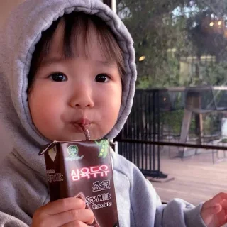 Sticker from ♡baby celi๑ ㅤ•ᴇᴍ֟፝֟ɪʟʏ❥