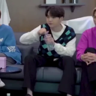 Sticker from 𝗆𝖾𝗈𝗐𝗀𝗂  ៸៸  @hyunglinegif