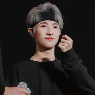 Sticker from Huang Renjun @jevanmilo