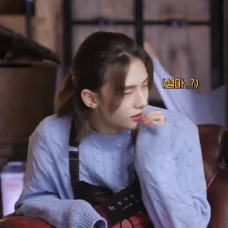 Sticker from 𝗛𝘆𝘂𝗻𝗷𝗶𝗻 . @HyunjinGifz