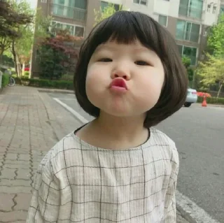 😘 emoji Bᴀʙɪᴇꜱ👶🏻❥֟፝༅《 @PackSticker_s2 Telegram sticker 6 of 57