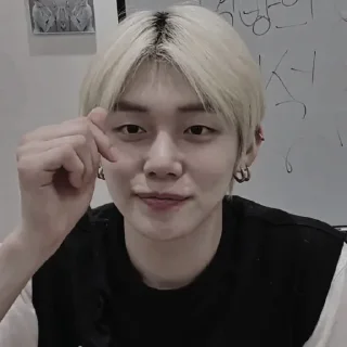 Sticker from ㅤ⋆ 〨 𝐘eonjun @stickerrpnya