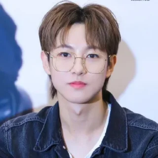 ♟️ emoji Huang Renjun @jevanmilo Telegram sticker 16 of 75