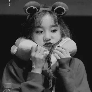 Sticker from `Yuqi