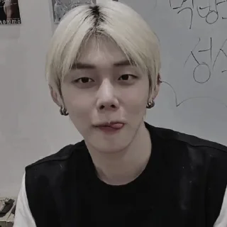 Sticker from ㅤ⋆ 〨 𝐘eonjun @stickerrpnya