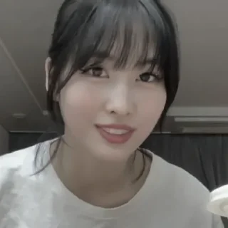 💃 emoji momo twice by : @muffinsticker Telegram sticker 21 of 25