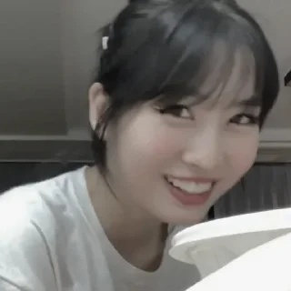 💃 emoji momo twice by : @muffinsticker Telegram sticker 17 of 25