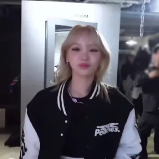 🦜 emoji Chaewon 6.0 by @aratickers Telegram sticker 9 of 50