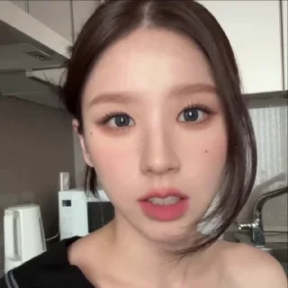 🦜 emoji Heejin 3.0 by @aratickers Telegram sticker 17 of 50