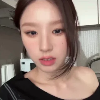 🦜 emoji Heejin 3.0 by @aratickers Telegram sticker 20 of 50