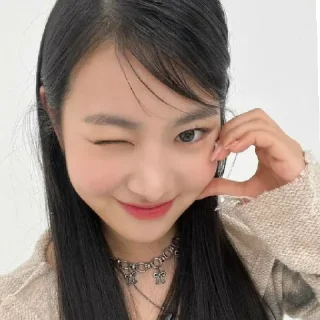❤️ emoji Aran¥ Fifty fifty (QueenLisa_509) Telegram sticker 21 of 50
