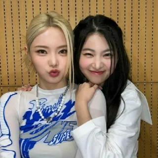 😜 emoji Aran¥ Fifty fifty (QueenLisa_509) Telegram sticker 17 of 50