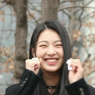 ✊ emoji Aran¥ Fifty fifty (QueenLisa_509) Telegram sticker 11 of 50