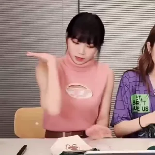 Sticker from Chaewon 🦊 @mwtade