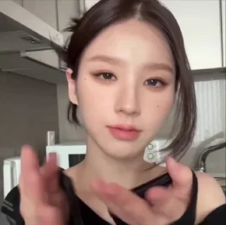 🦜 emoji Heejin 3.0 by @aratickers Telegram sticker 14 of 50
