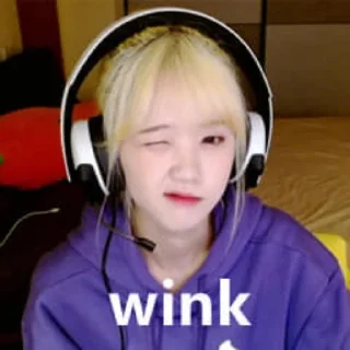 😘 emoji 美少女表情包👉 @biaoqing8 Telegram sticker 6 of 32