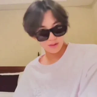 😎 emoji Jeonghan • @mstypc Telegram sticker 10 of 47