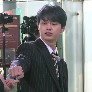 📱 emoji @STIKERSVT : Jun CATCH STOCK #1 #2 Telegram sticker 16 of 32