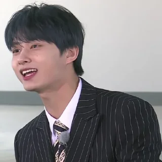📱 emoji @STIKERSVT : Jun CATCH STOCK #1 #2 Telegram sticker 6 of 32