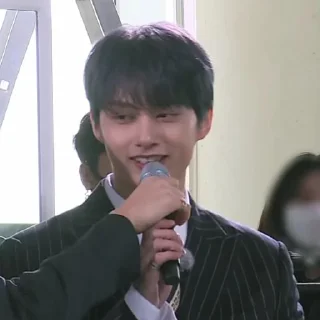 📱 emoji @STIKERSVT : Jun CATCH STOCK #1 #2 Telegram sticker 14 of 32
