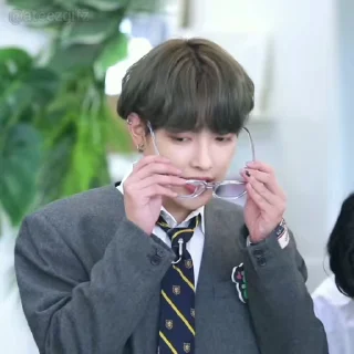 👓 emoji Hongjoong 🦊 @mwtade Telegram sticker 22 of 50
