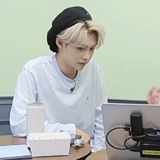 🌁 Felix,, стикер Telegram 6 из 92