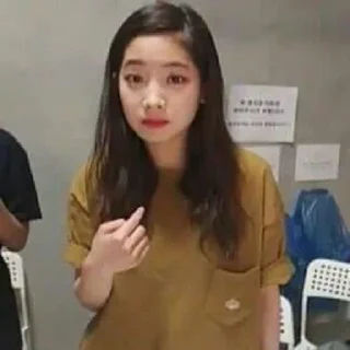 🤨 Twice, sticker Telegram 15 sur 78
