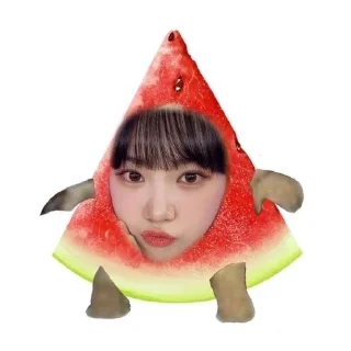 😗 LE SSERAFIM STICKERPACK, стикер Telegram 2 из 28