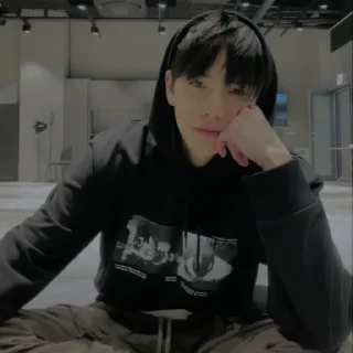 ★ younghoon @virenaram00d 彡