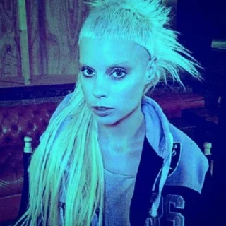 🤨 emoji 🐁 Yo-Landi (Die Antwoord) Telegram sticker 13 of 14