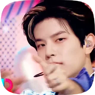 Sticker from seungmin gifs🙇🏻‍♀️