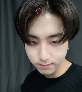 😐 emoji Ханчік😗💅🏻🇺🇦 Telegram sticker 12 of 12