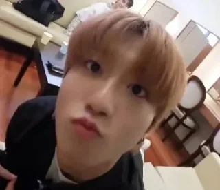 😗 emoji Ханчік😗💅🏻🇺🇦 Telegram sticker 10 of 12