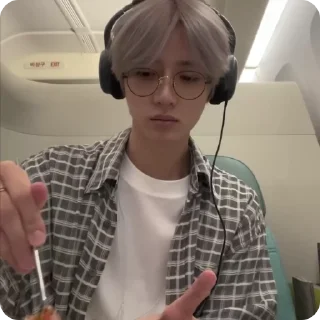Sticker from Beomgyu 🥡 by @rvmiirene