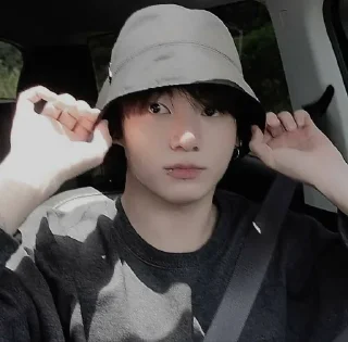 🧢 emoji от:: ʙᴇʀʀʏ Telegram sticker 9 of 19
