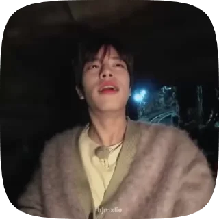 Sticker from seungmin gifs🙇🏻‍♀️