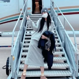 😒 emoji Kim Jisoo ne trogat Telegram sticker 23 of 120