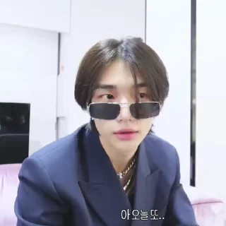 🥷 emoji HYUNJIN FR @MIKETTTSU Telegram sticker 15 of 50
