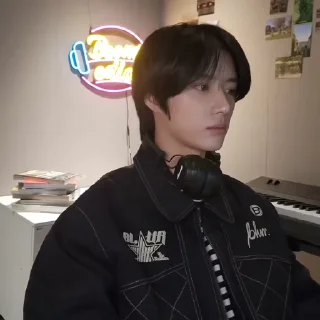 Sticker from music gyu @beomwwze