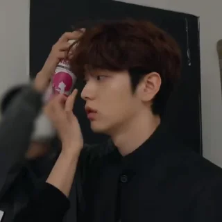 Sticker from ‹SOOBIN› × @hiphelp