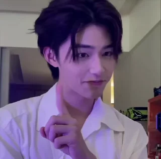 😘 emoji MeYoeng ➡️ @Ctikerubot Telegram sticker 16 of 21