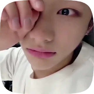 Sticker from hyunjin frᴏʍ @fiestahelpik